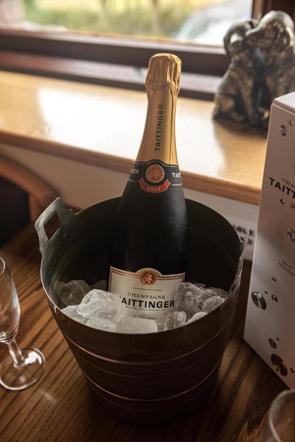 King'S Head Inn แลงเกนนิธ ภายนอก รูปภาพ