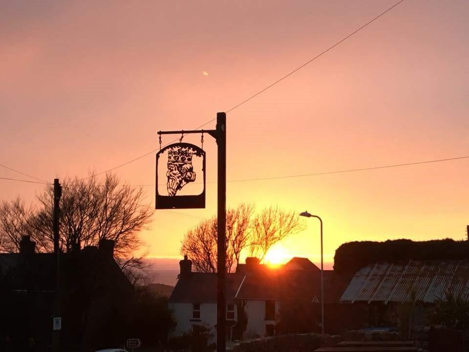King'S Head Inn แลงเกนนิธ ภายนอก รูปภาพ